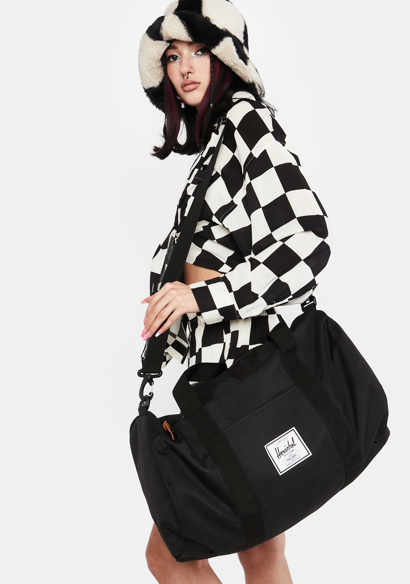 Herschel Mid Volume Weekender Duffle Bag Black Dolls Kill