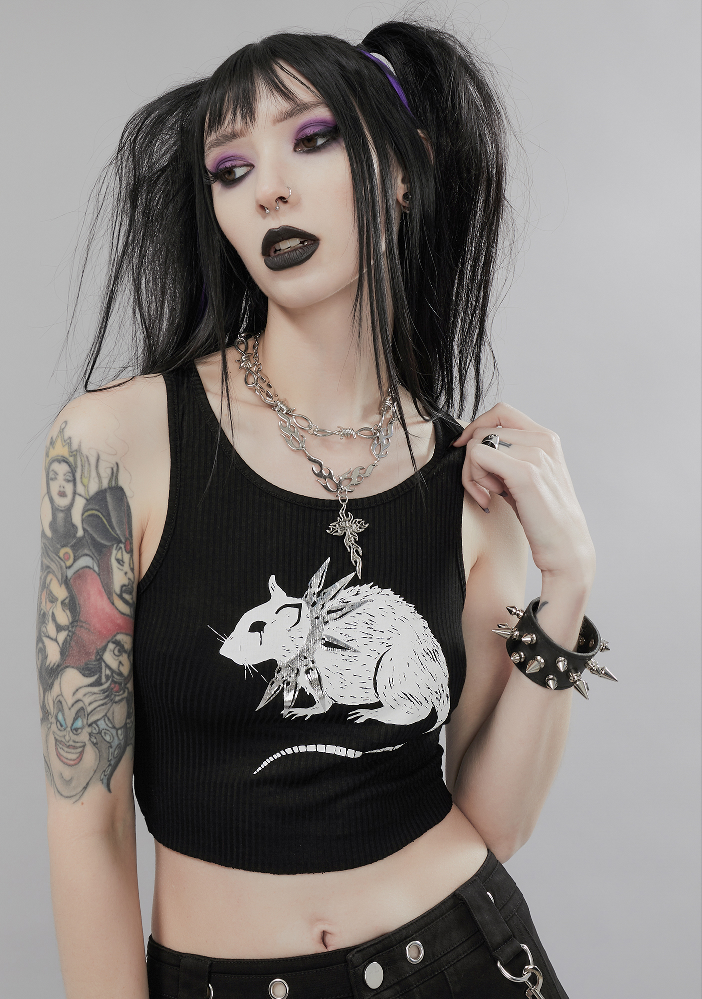 Готки 2023. Эмо 2023 года. Неформалы 2023. Черное платье в готическом стиле. Неформалы 2023.