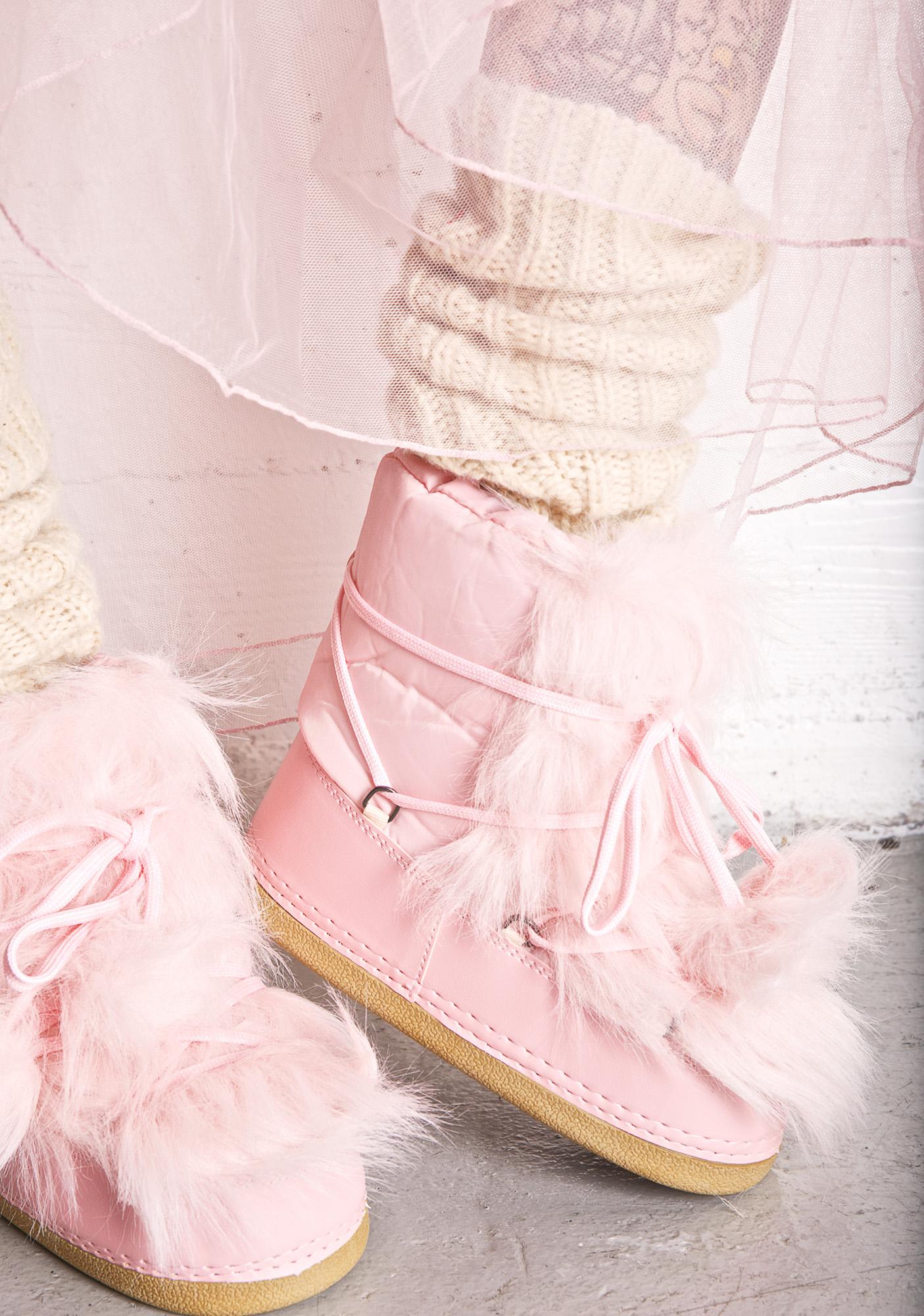 pink moon boots with fur