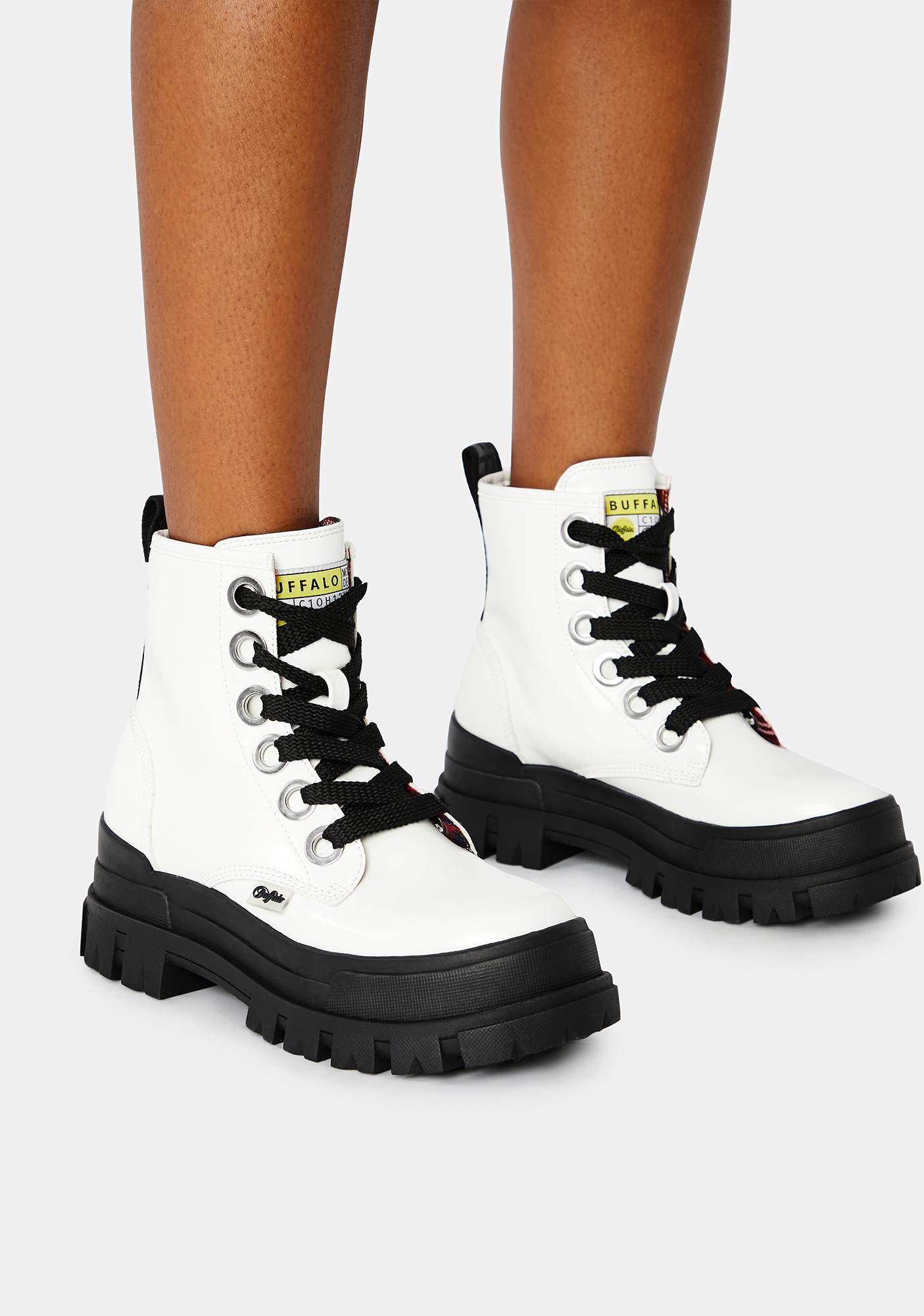 buffalo aspha flat ankle boots in white