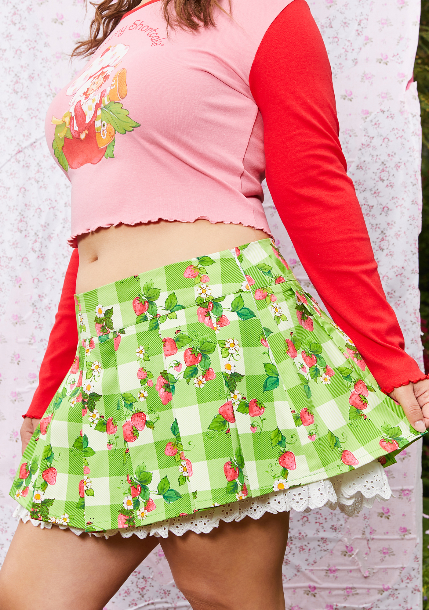 The Viral Dolls Kill Strawberry Shortcake Lamp: Review & Where To Buy - 8eyyymw